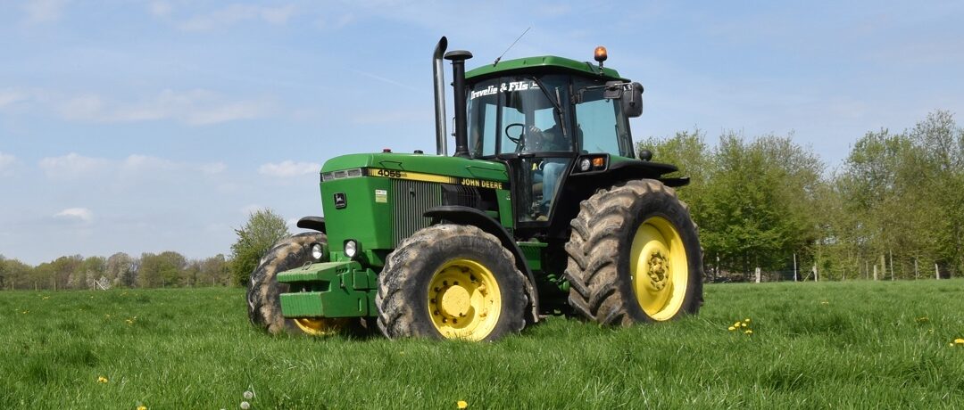 John Deere 4055