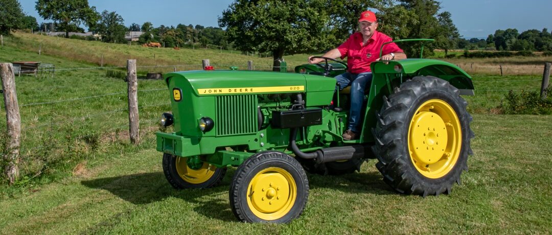 John Deere 820