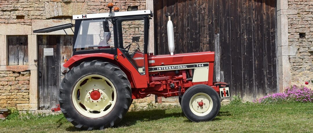 International Harvester 744